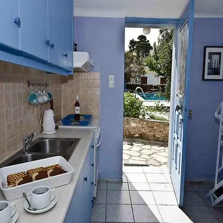Villa Karavos *